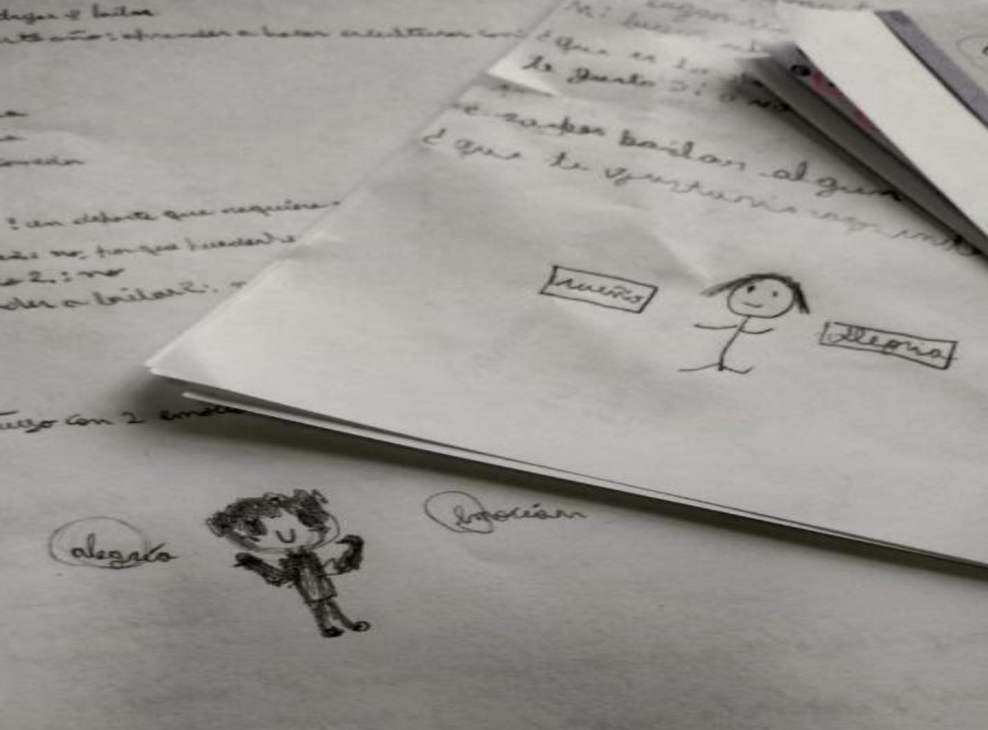 dibujos y escritos con lapiz mina
