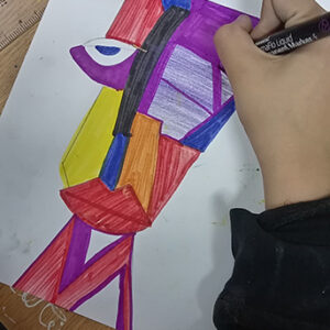 Mano dibujando un figura abstracta